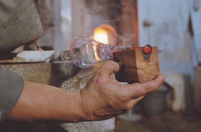 stem forming using wooden mould in moser glass workshop