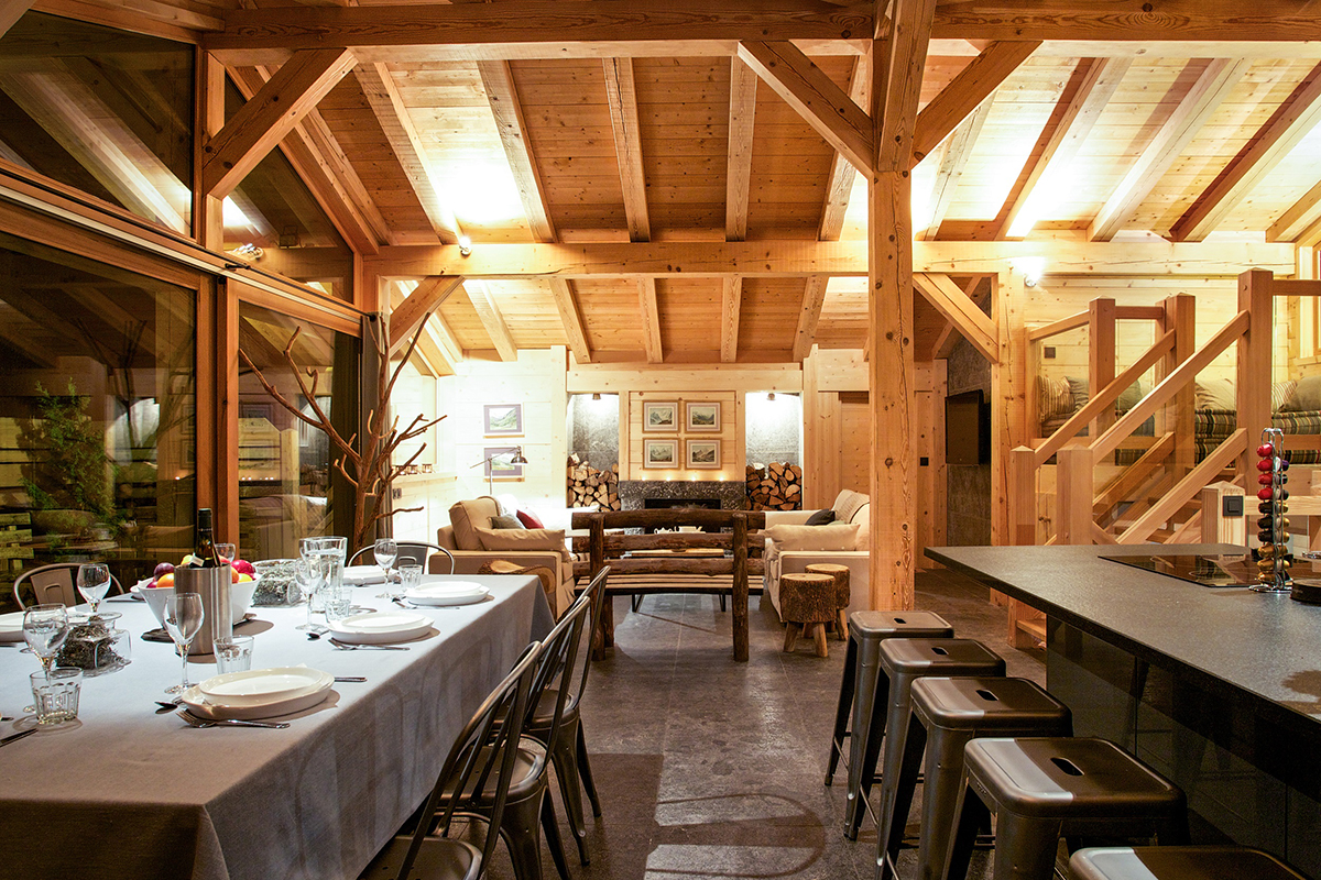 Les Rives d’Argentière chalet interiors, open plan dining and kitchen area
