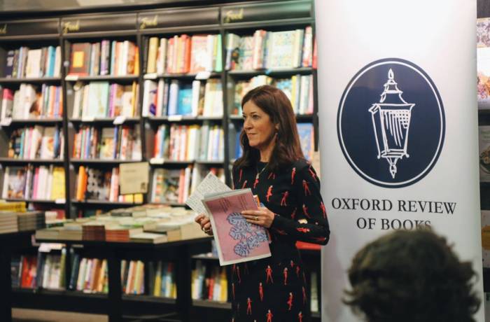 Victoria-Hislop-presents-the-prize-for-the-Fiction-Competition