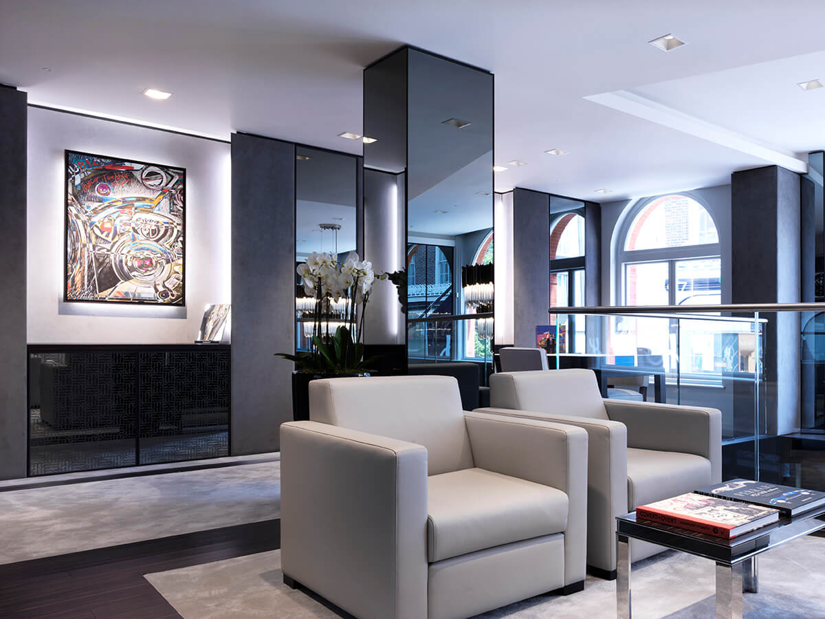 Luxury shop interiors with arm chairs, mirrored pillars and pop art paintings