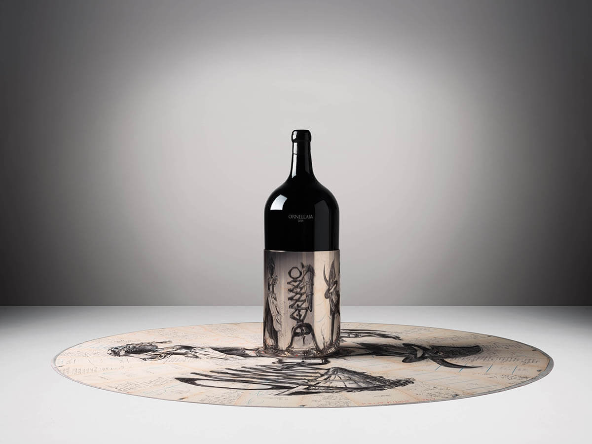 Wine bottle with painting spilling from the base in a circle