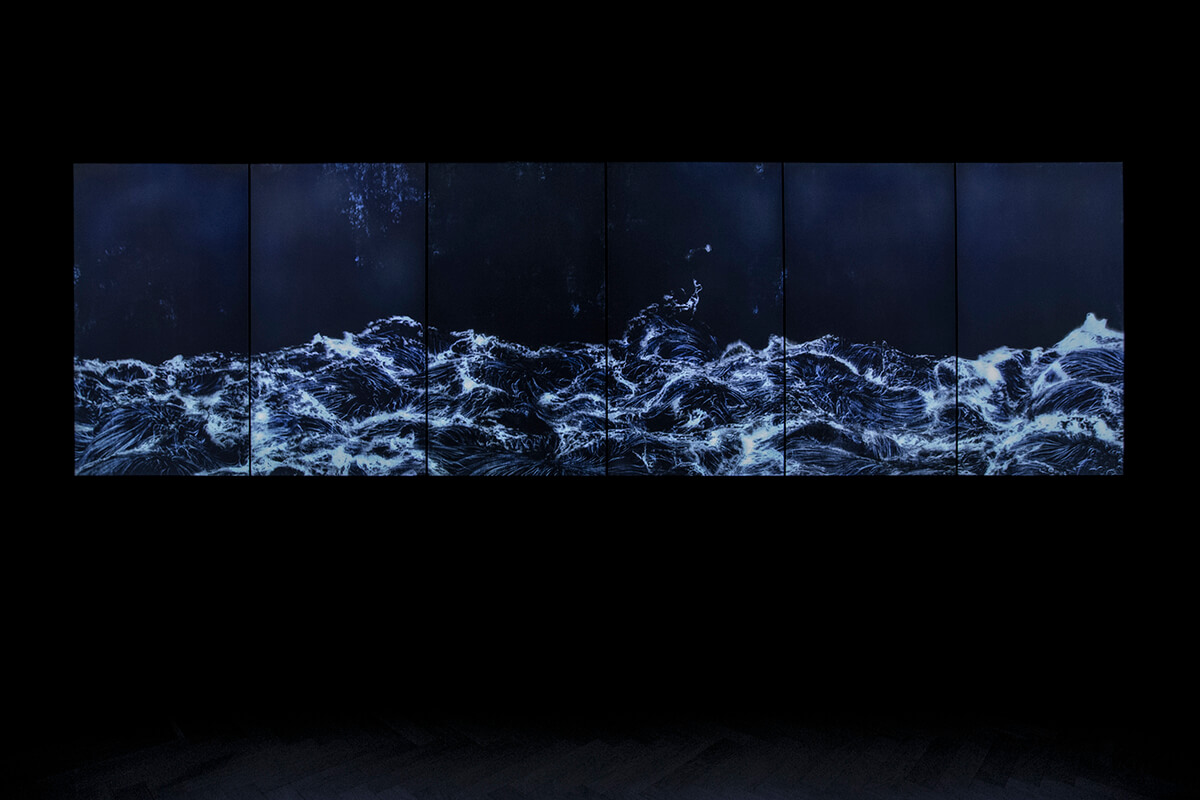 Video graphic of rippling waves by Tokyo art collective teamLab