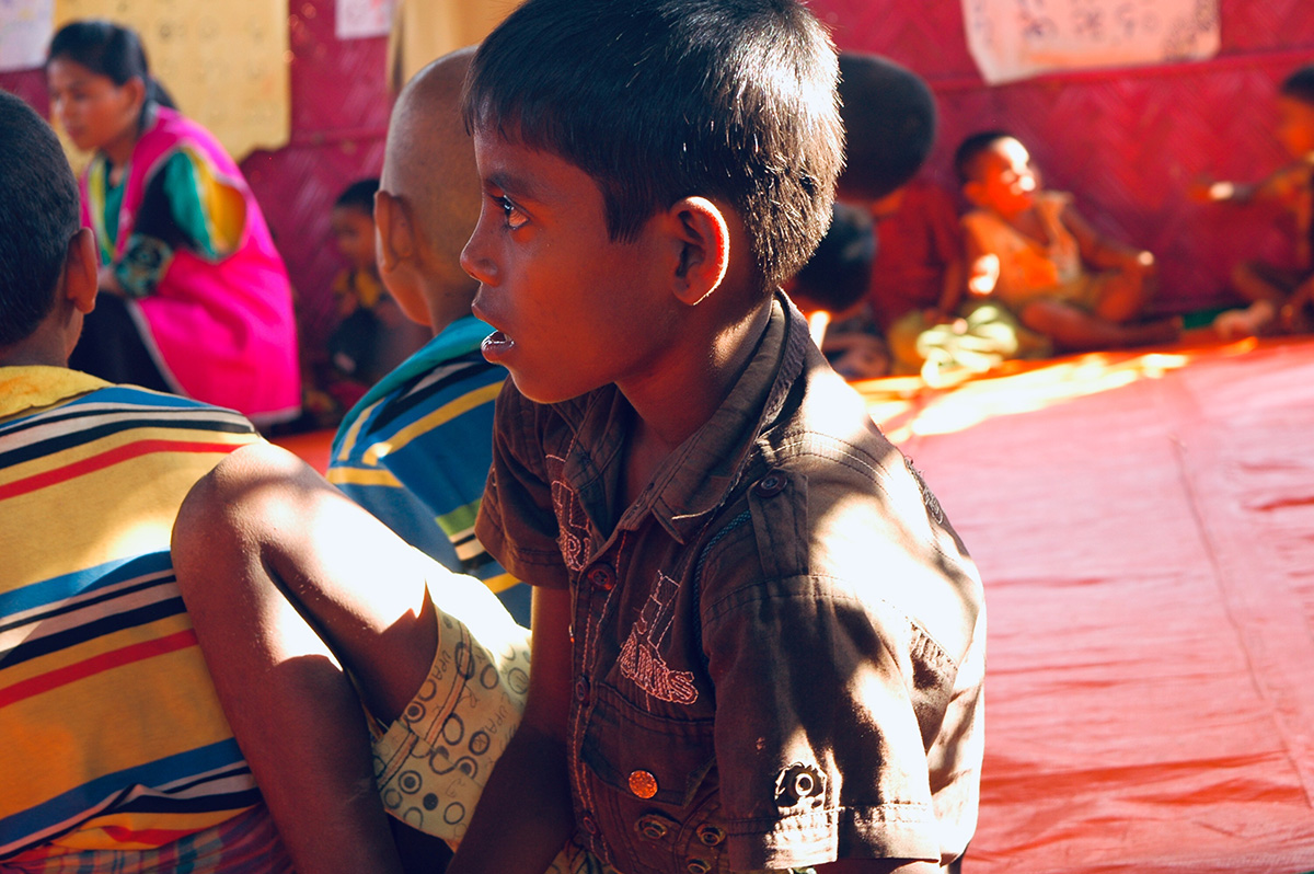 Image of a refugee child in Bangladesh camp
