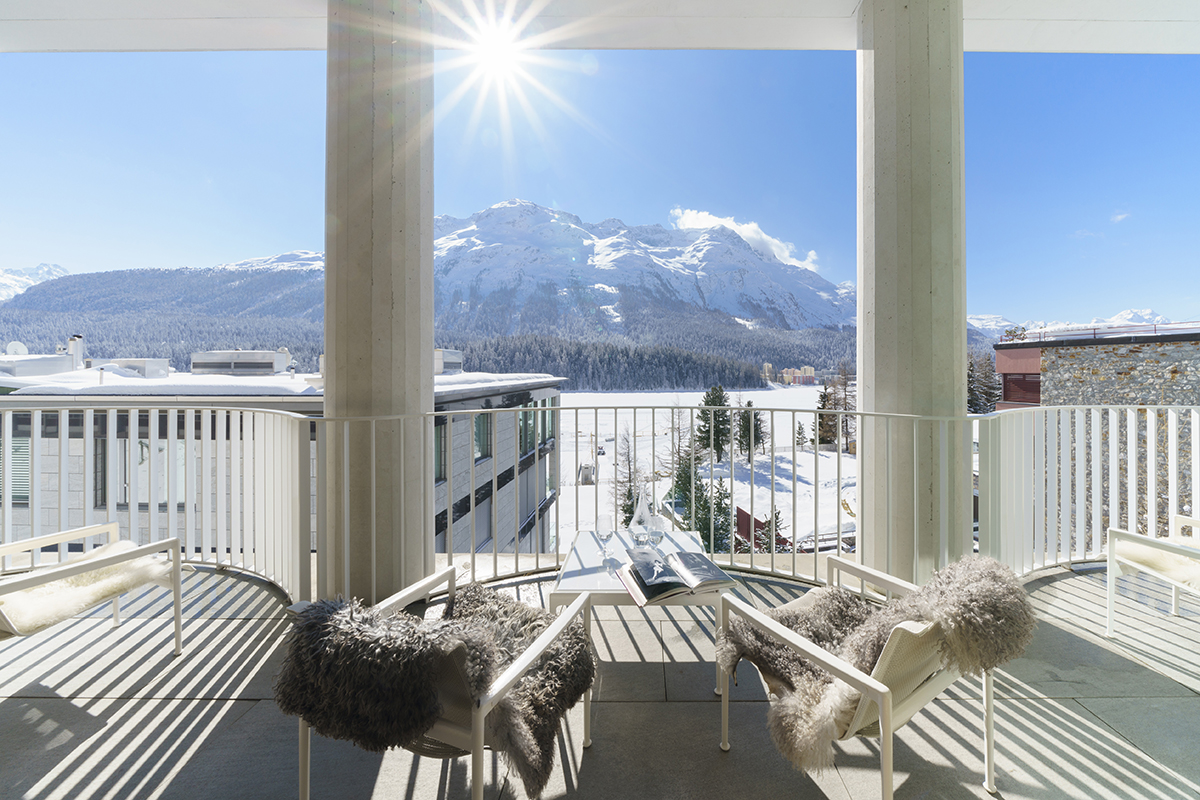 Luxury terrace with views over the mountains