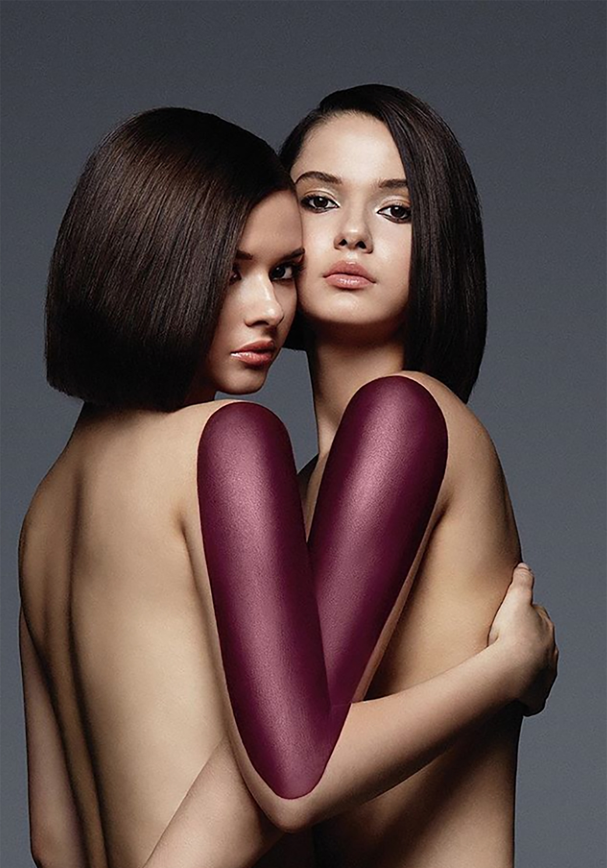 Twin models posing together