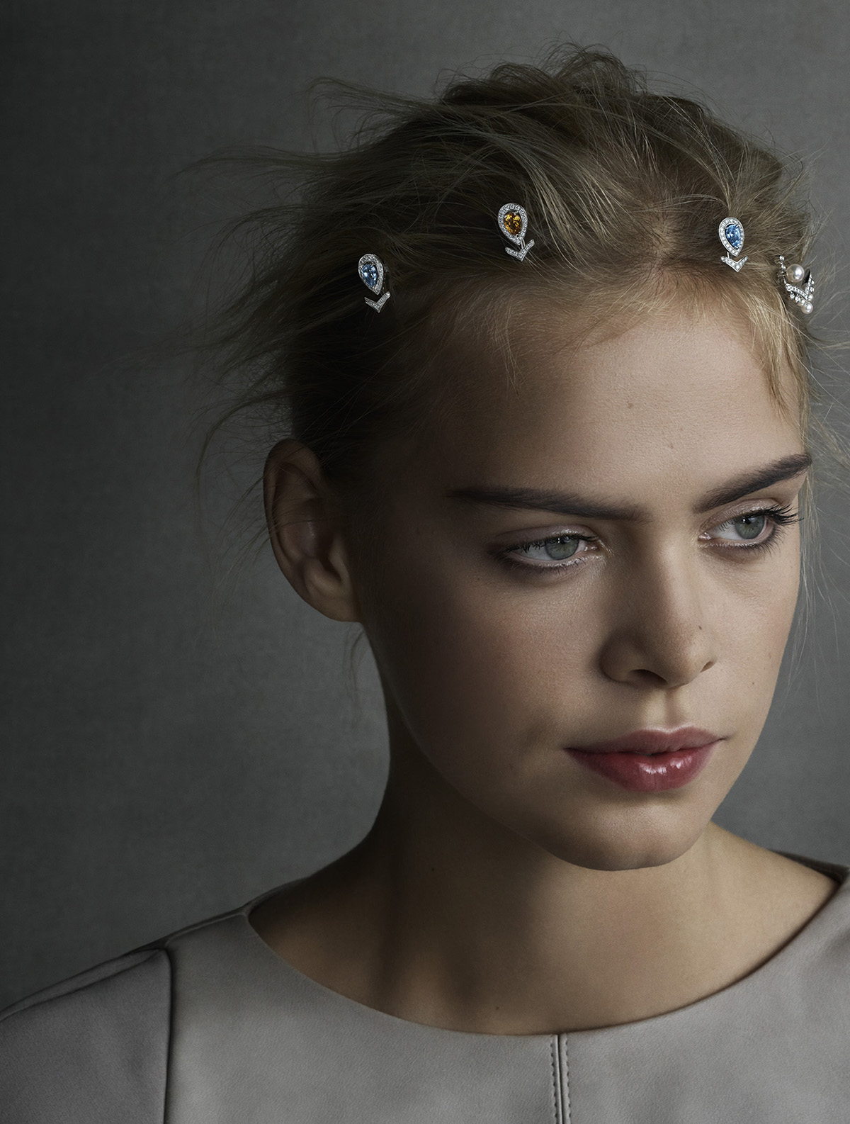 model wearing head jewellery