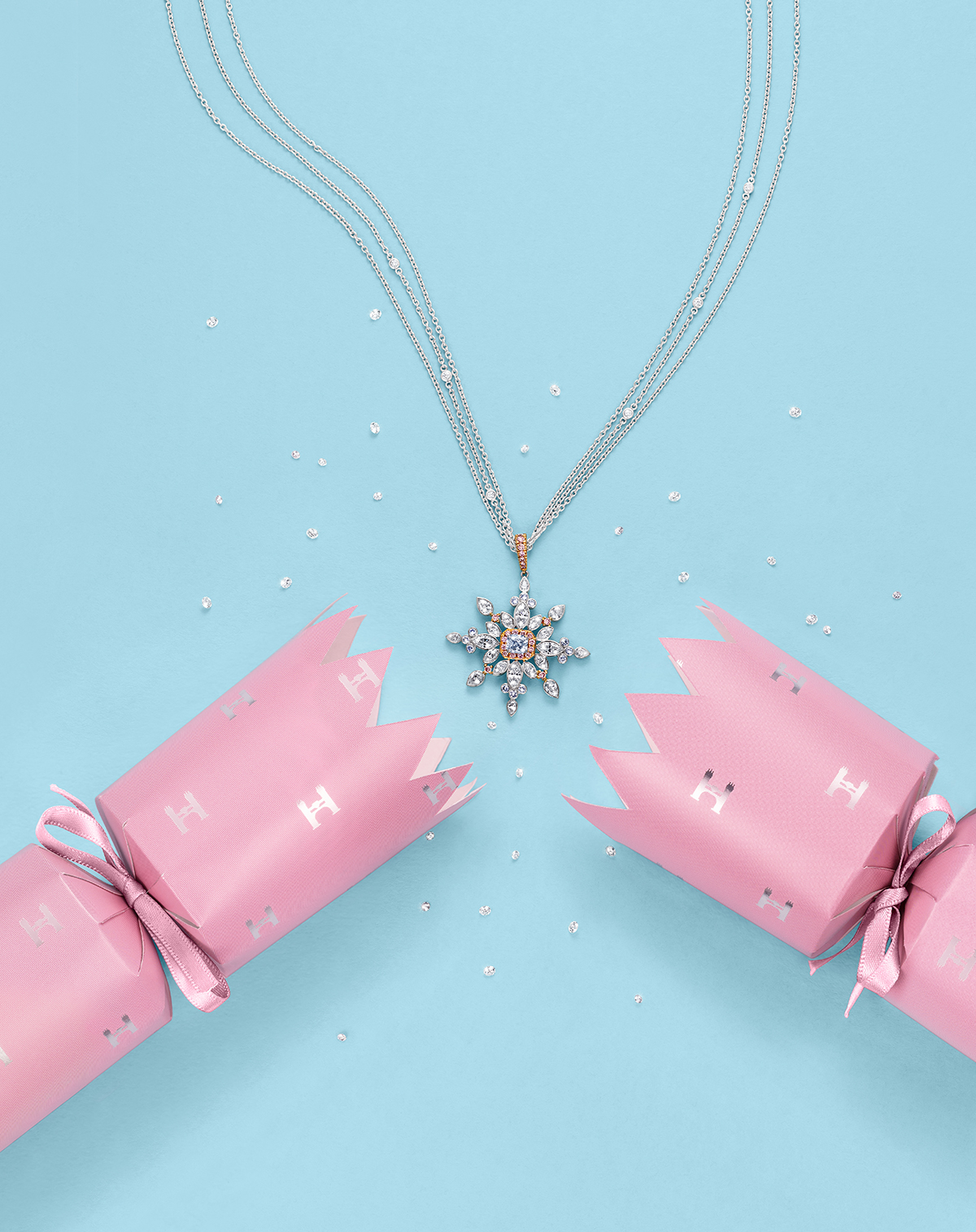 Image of a necklace in the middle of a christmas cracker