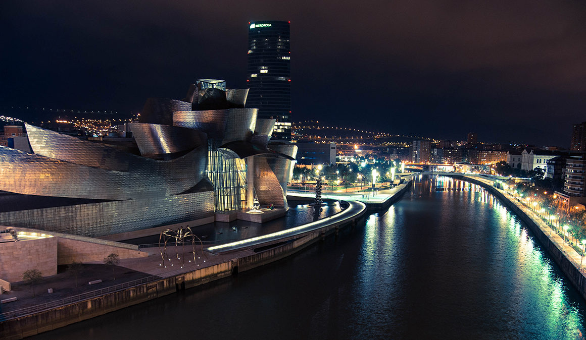 Guggenheim museum Bilbao at night
