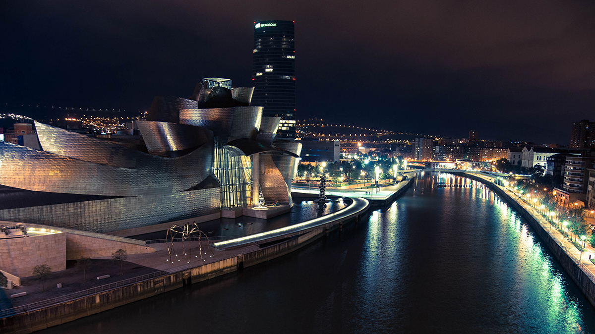 Guggenheim museum Bilbao at night