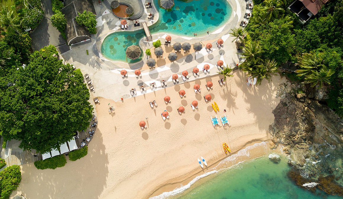 Luxurious beach swimming pool