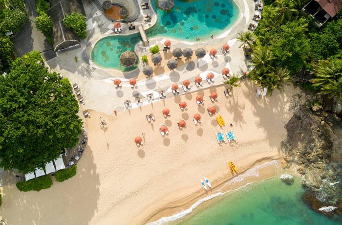 Luxurious beach swimming pool