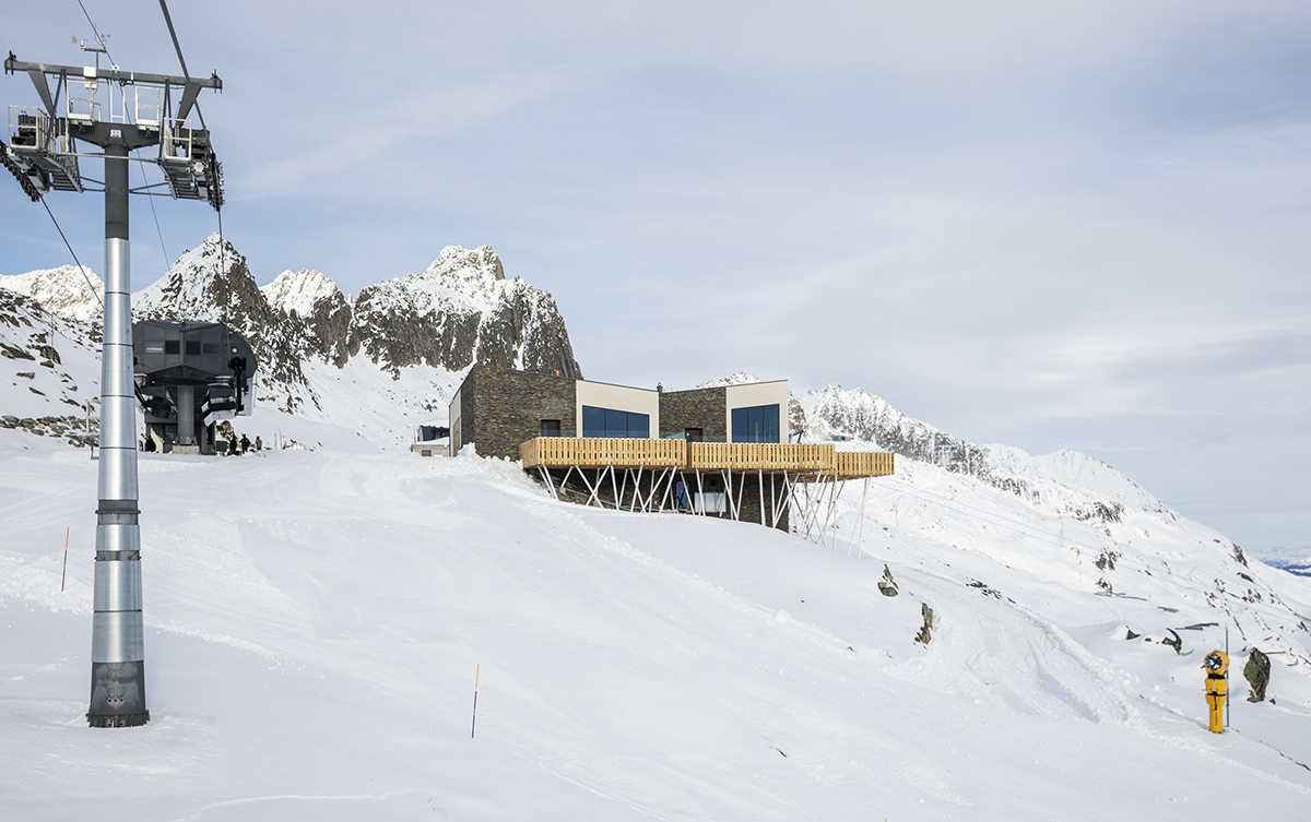 Ski lift station and contemporary building