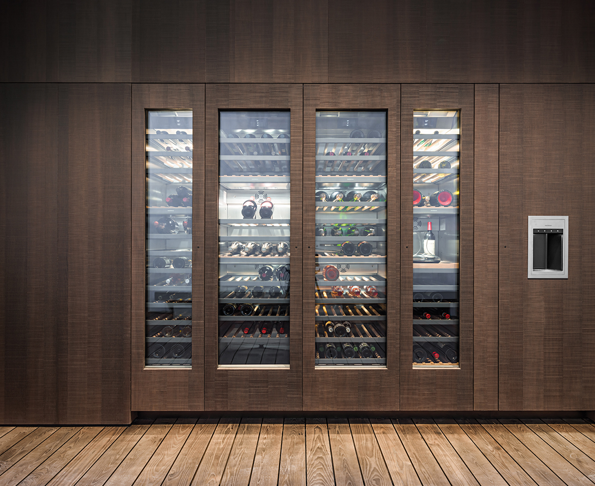 Contemporary wine cabinet inbuilt into kitchen