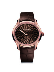 Luxurious timepiece with leather strap
