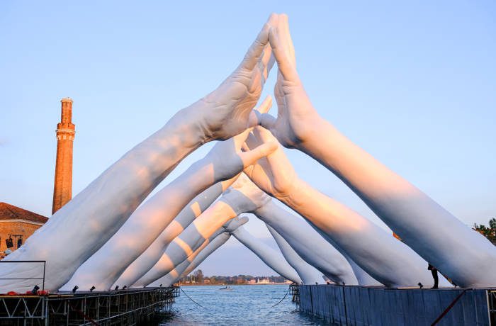 Sculpture of hands in a bridge