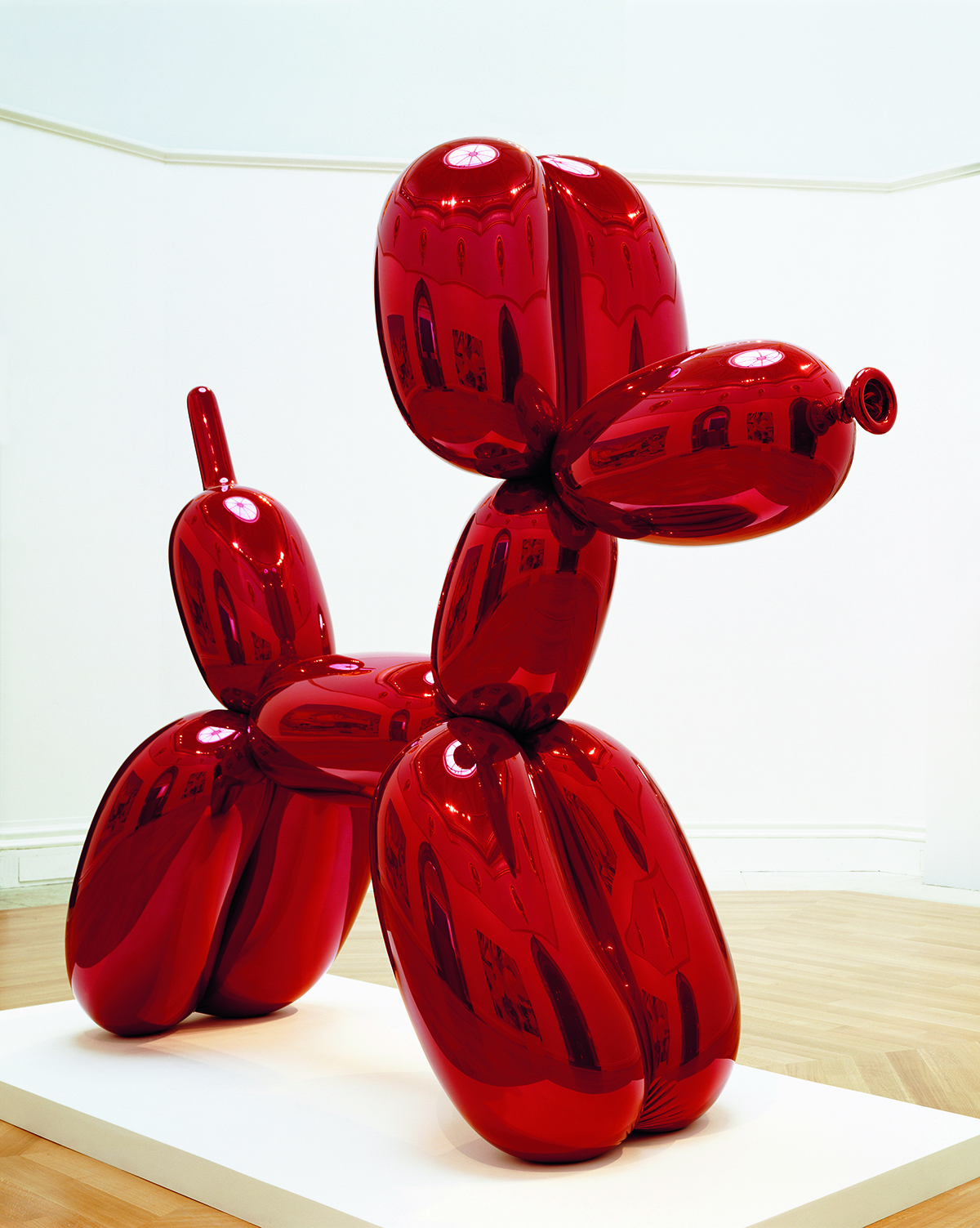 red balloon dog sculpture