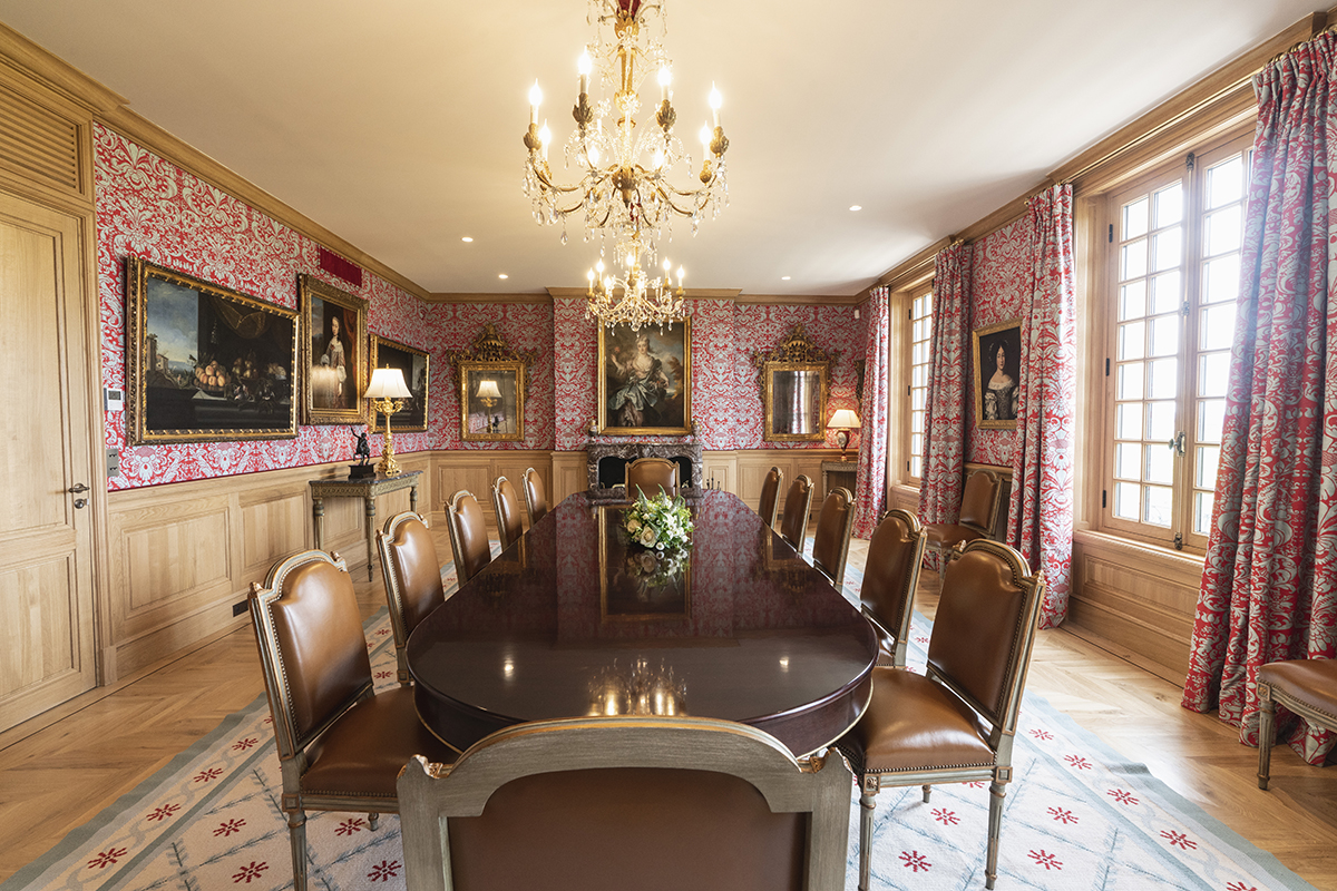 luxurious dining room