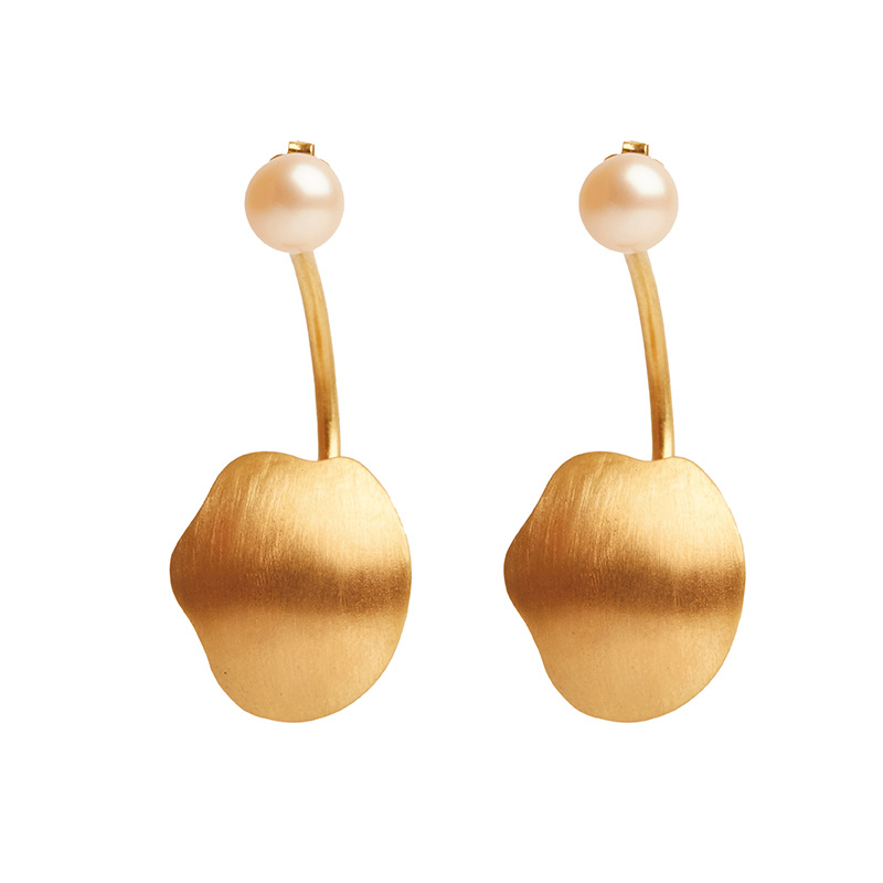 gold earrings