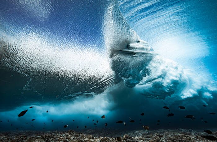 waves crashing in the sea and rocks on the sea floor